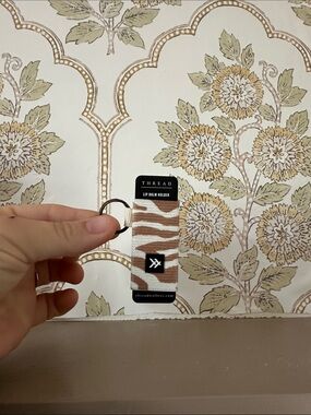 THREAD Home Wall Decor Wallpaper - Cream and Tan Floral Pattern